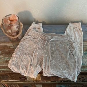 LULULEMON Ready to CrushVelvet Jogger Size 6 in Chrome